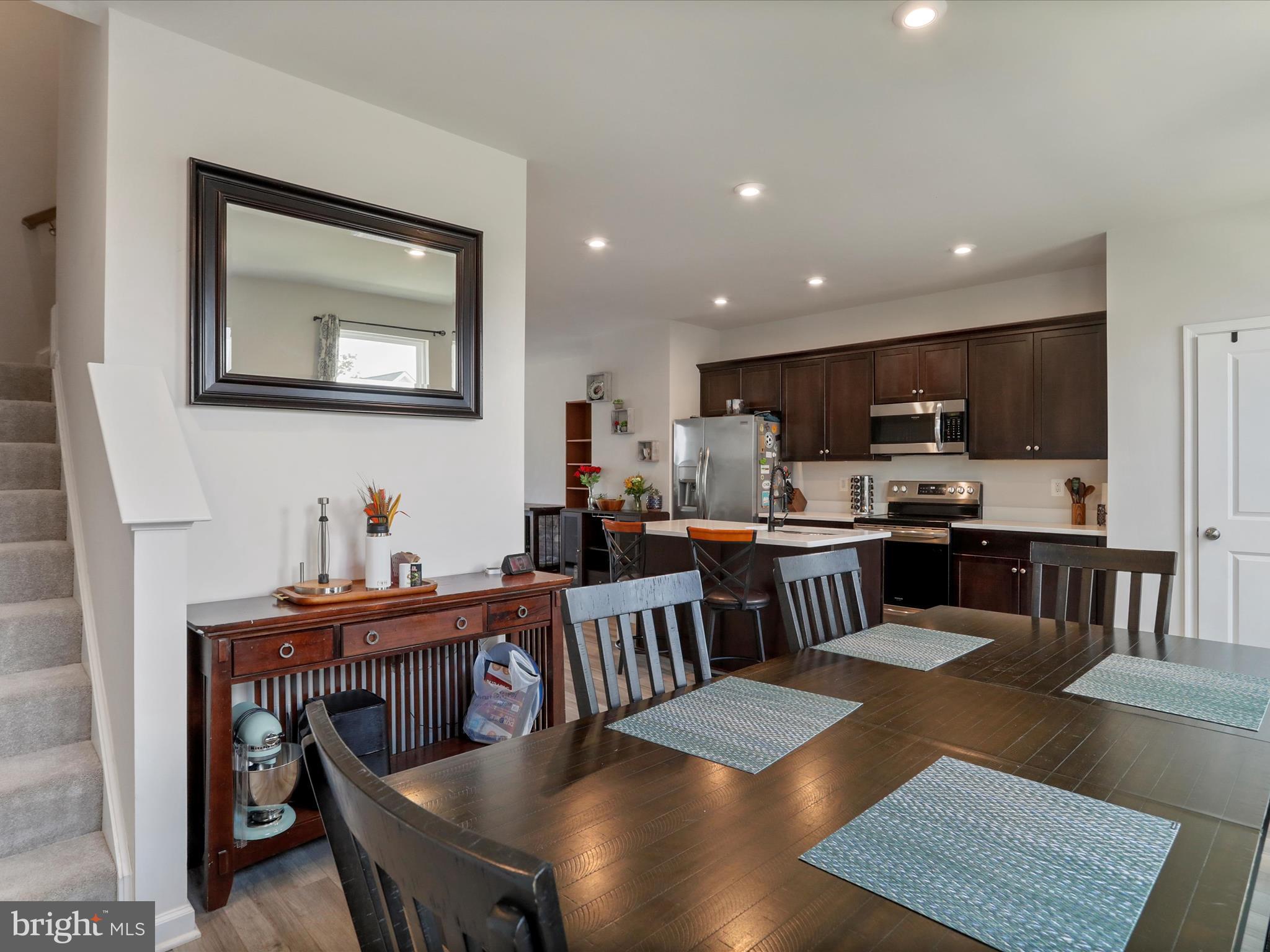 PRESIDENTS POINTE - Residential