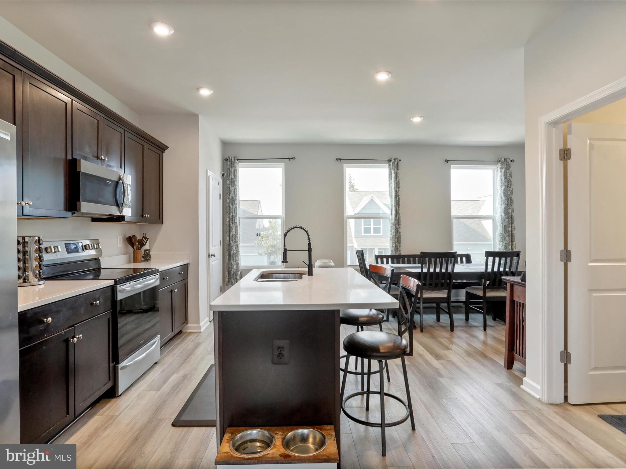 PRESIDENTS POINTE - Residential