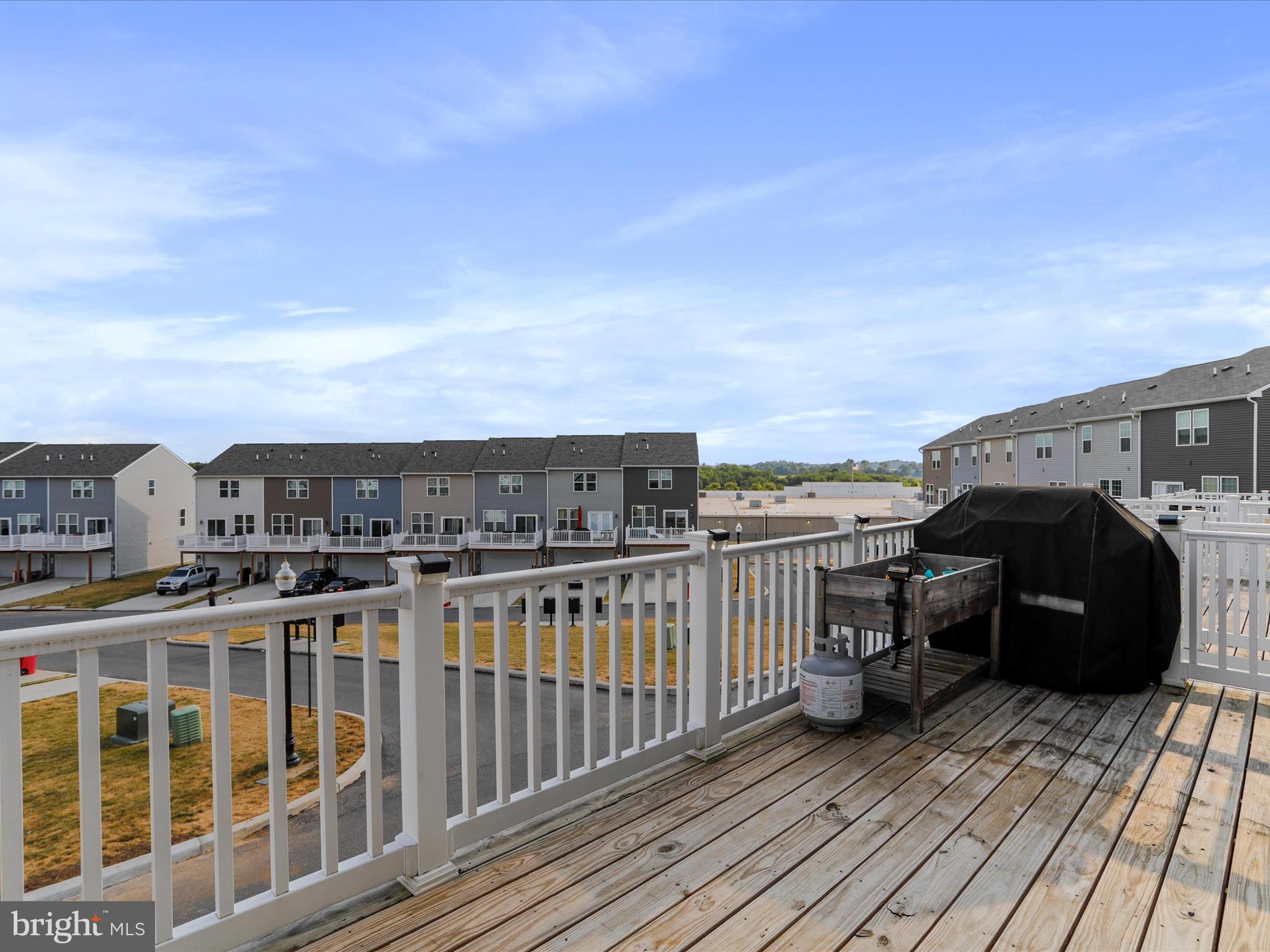 PRESIDENTS POINTE - Residential