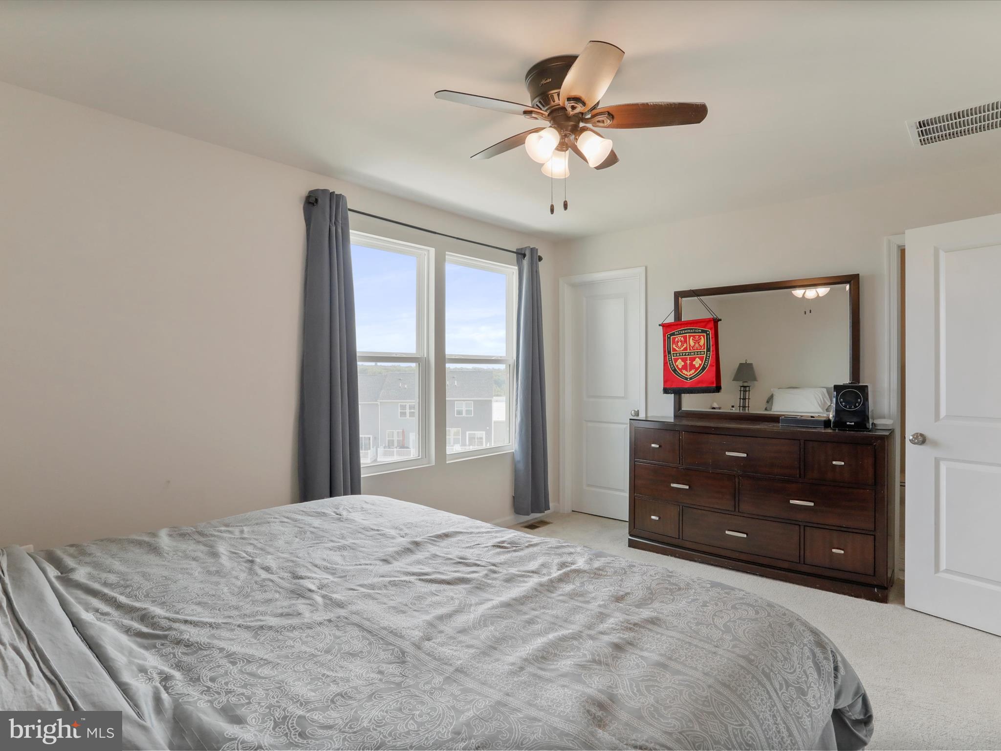 PRESIDENTS POINTE - Residential