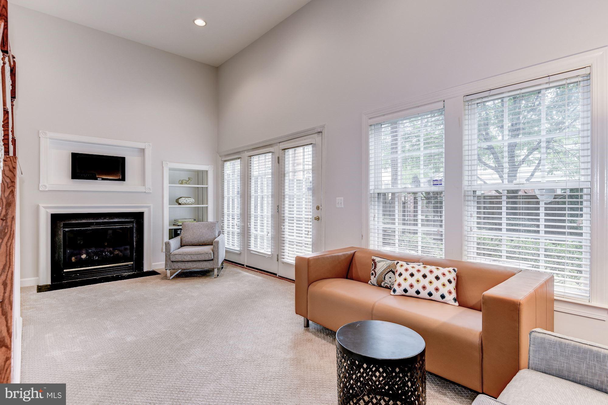 MADISON MANOR - Residential