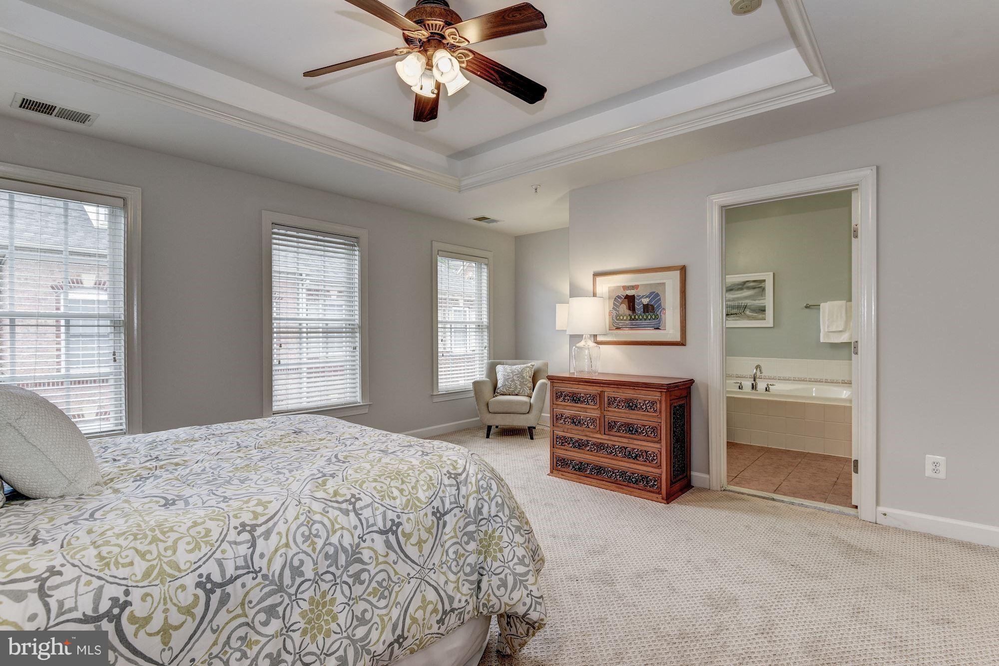 MADISON MANOR - Residential