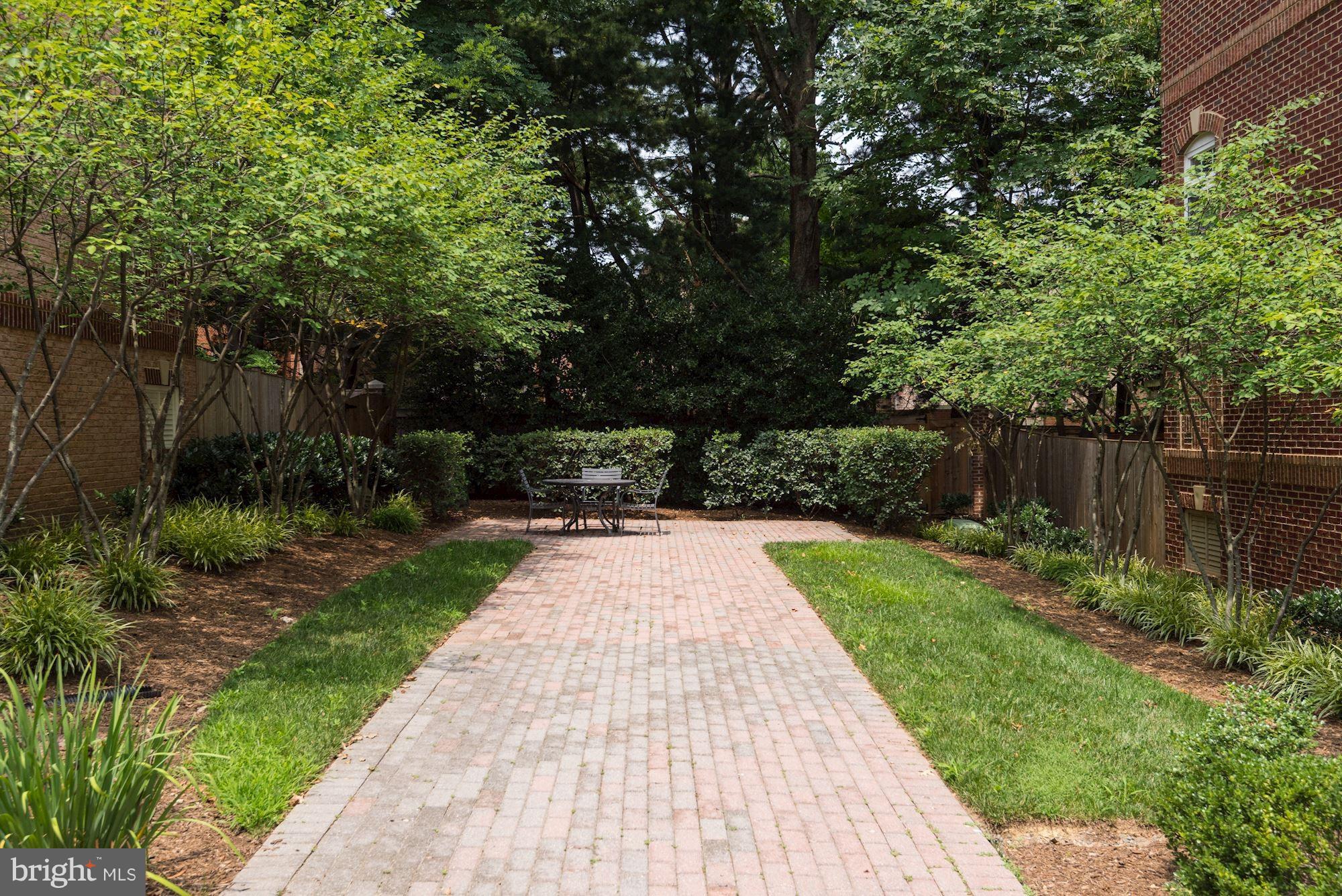 MADISON MANOR - Residential