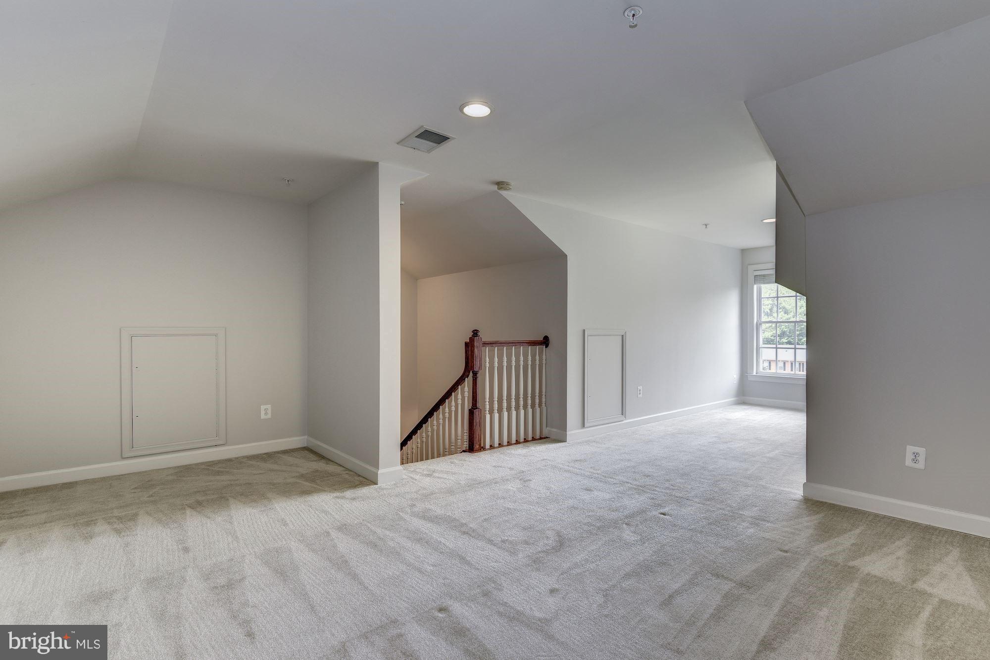 MADISON MANOR - Residential