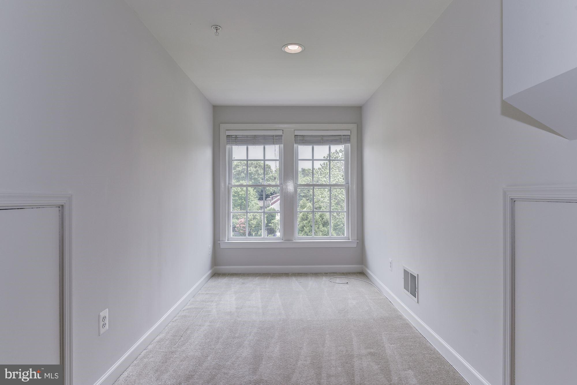 MADISON MANOR - Residential