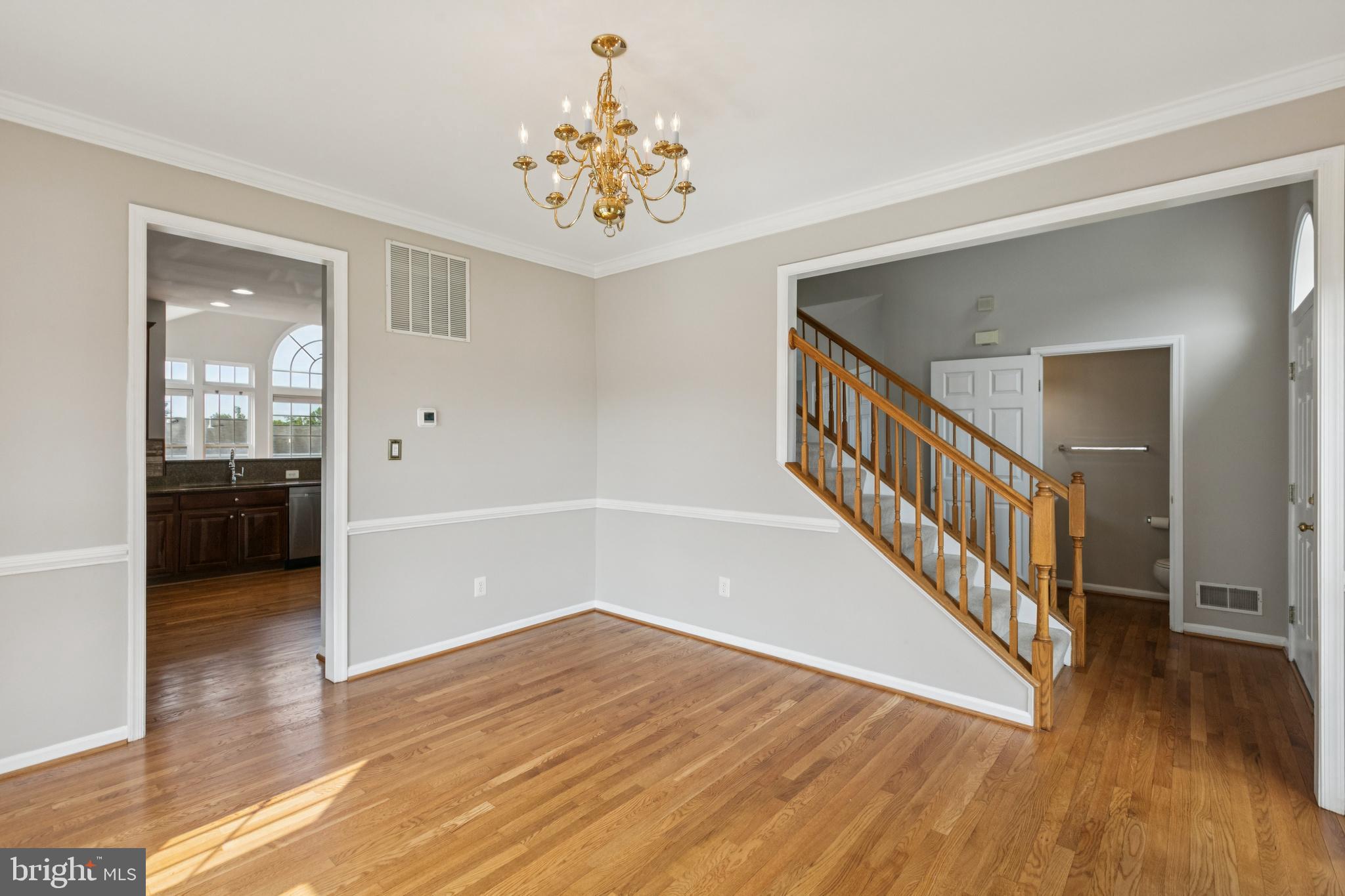 16 VANBURGH COURT