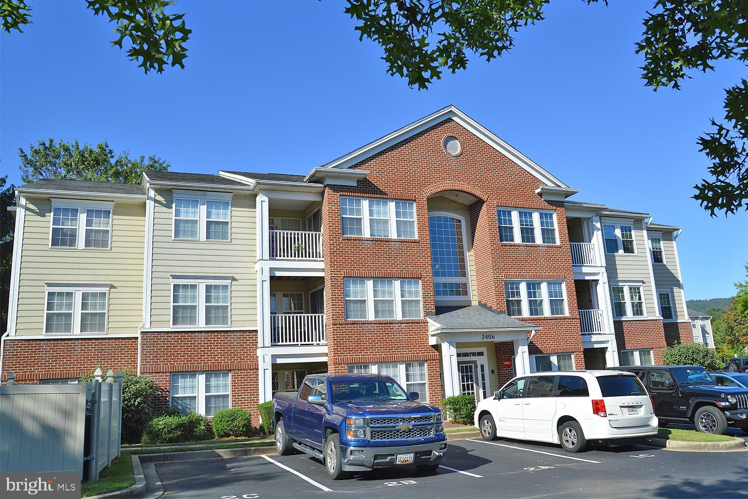 LAKETREE - Residential