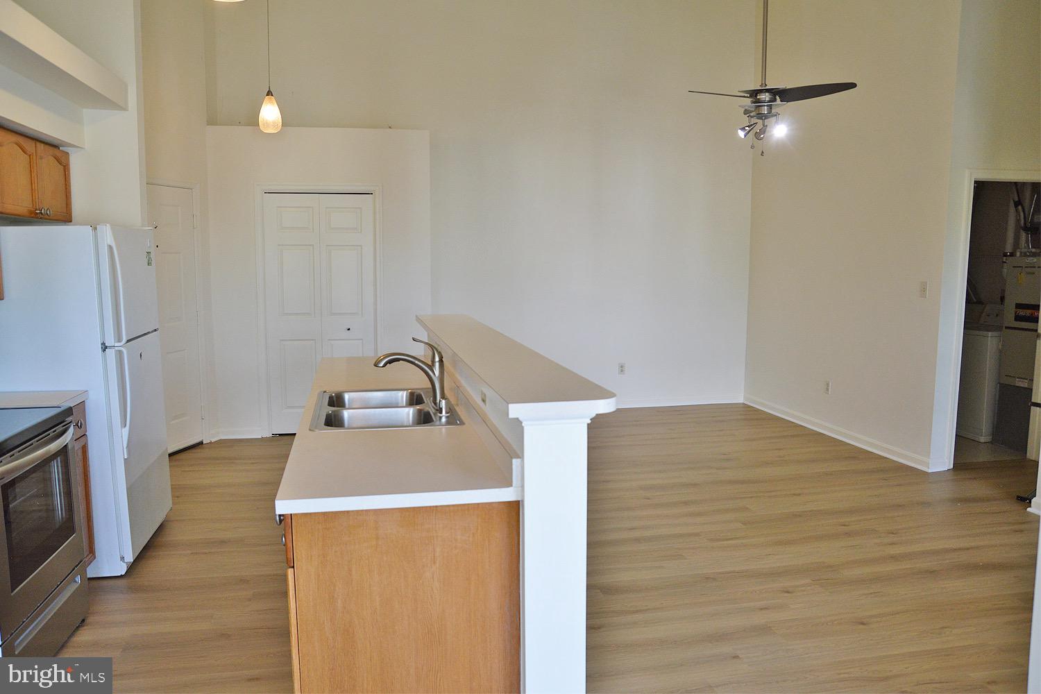 LAKETREE - Residential