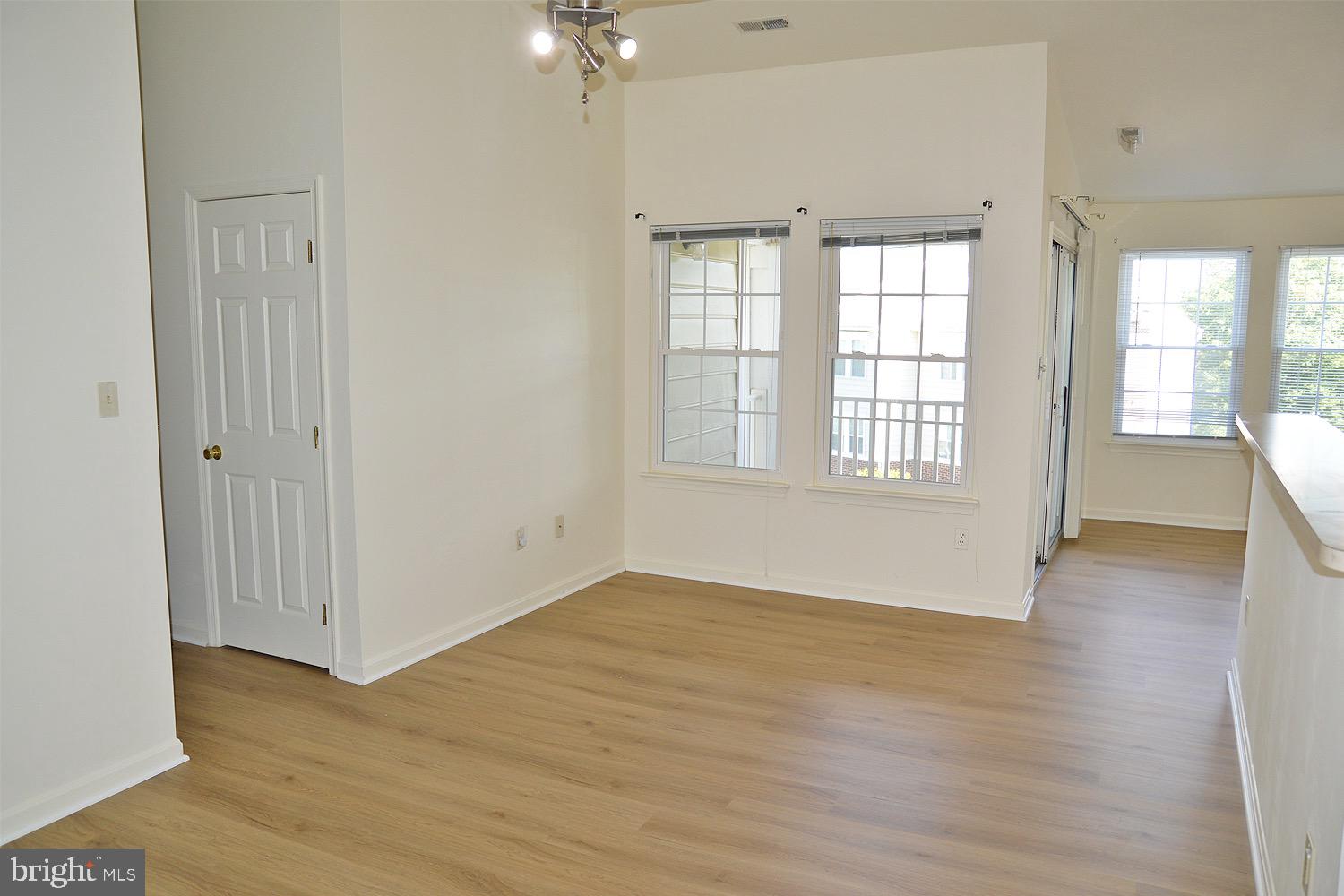 LAKETREE - Residential