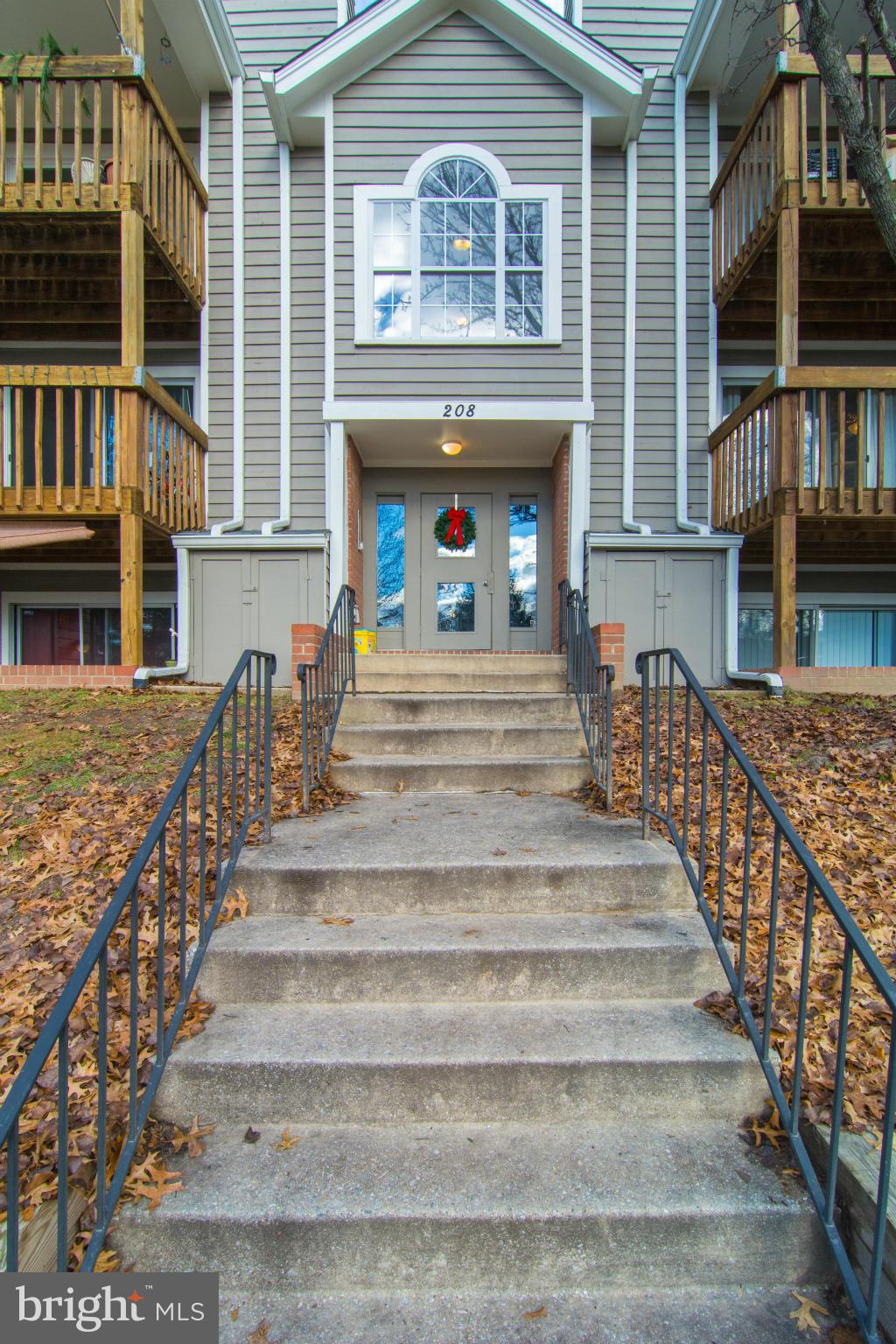 CROMWELL FOUNTAIN - Residential