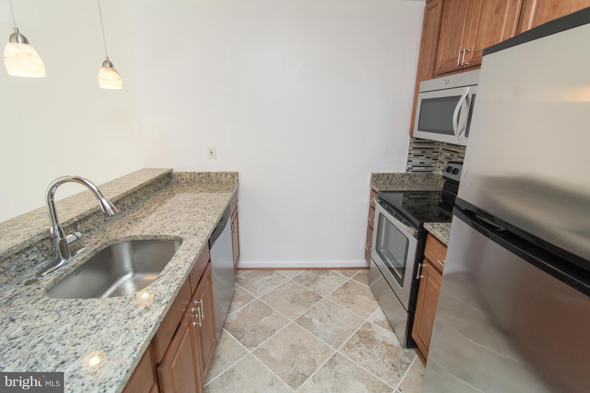 CROMWELL FOUNTAIN - Residential