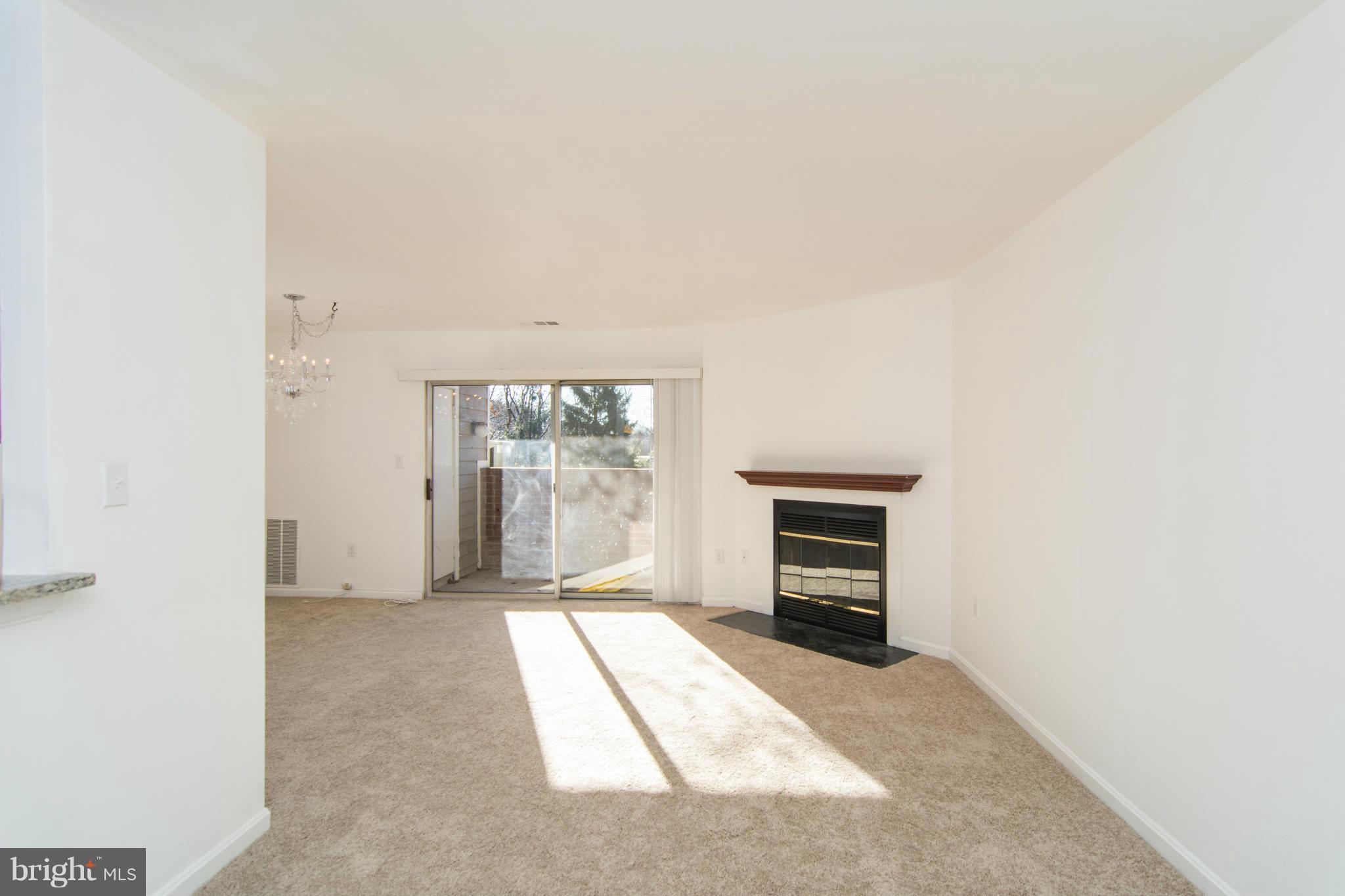 CROMWELL FOUNTAIN - Residential