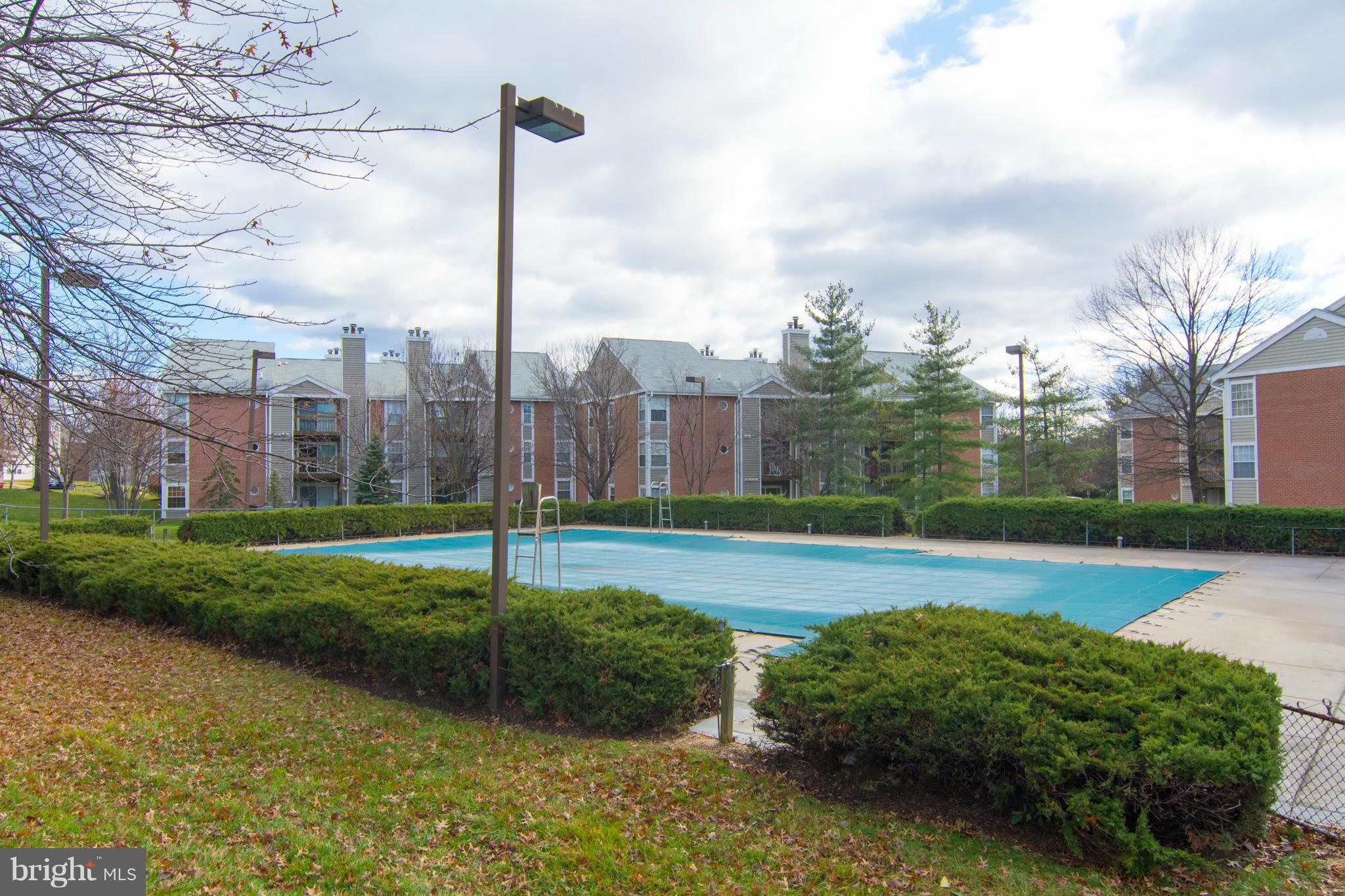 CROMWELL FOUNTAIN - Residential