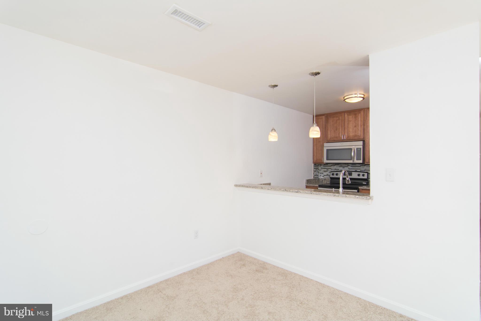 CROMWELL FOUNTAIN - Residential