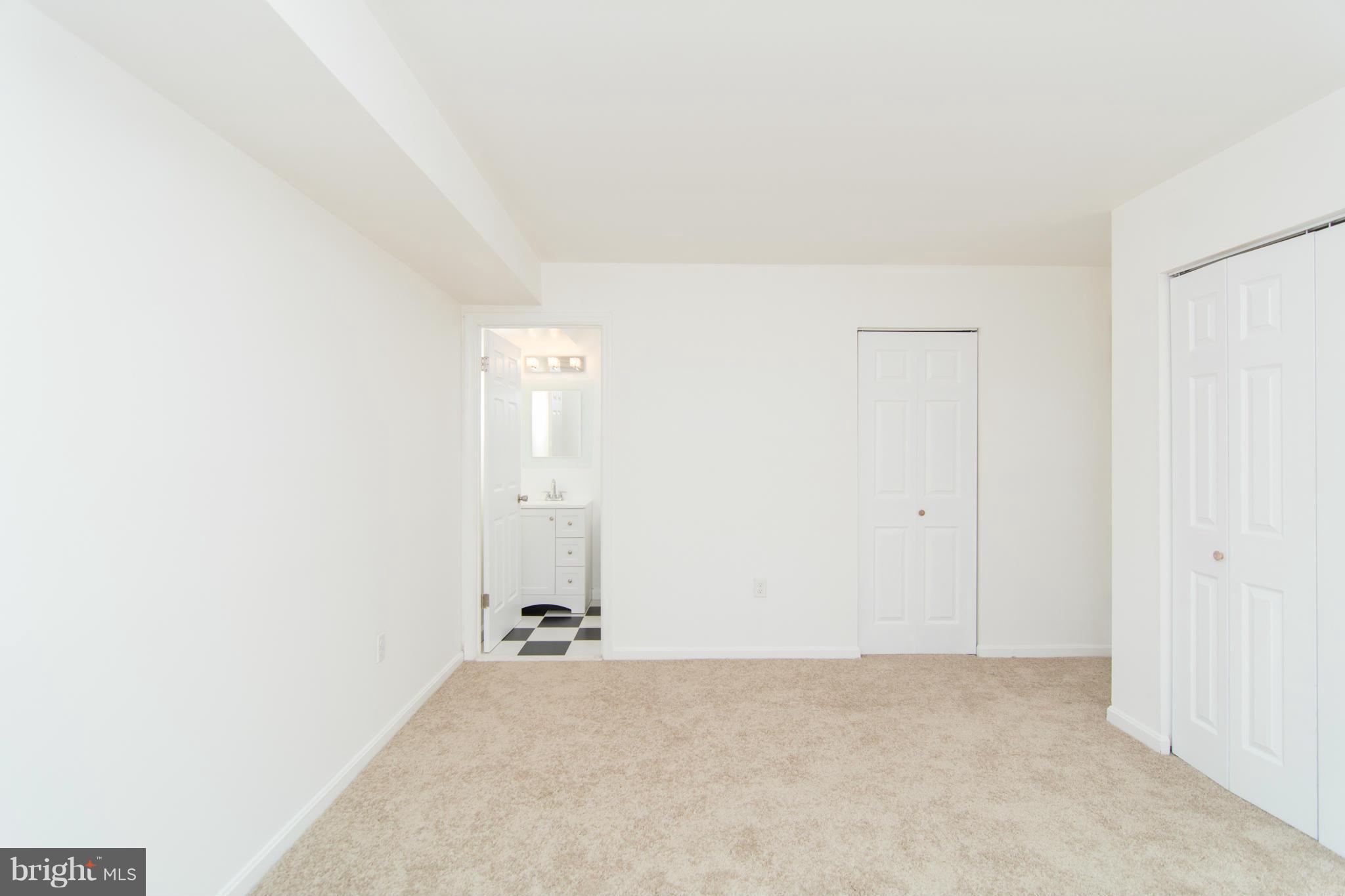 CROMWELL FOUNTAIN - Residential