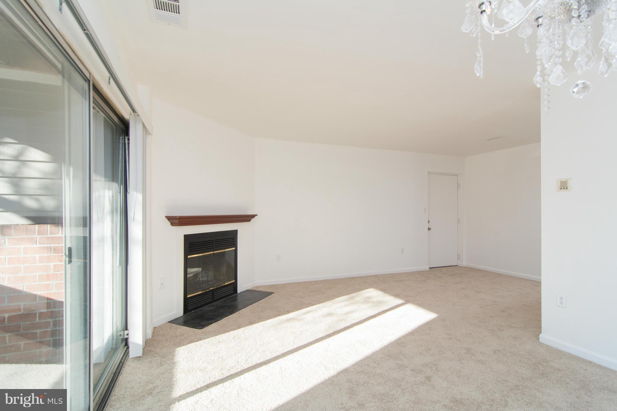 CROMWELL FOUNTAIN - Residential