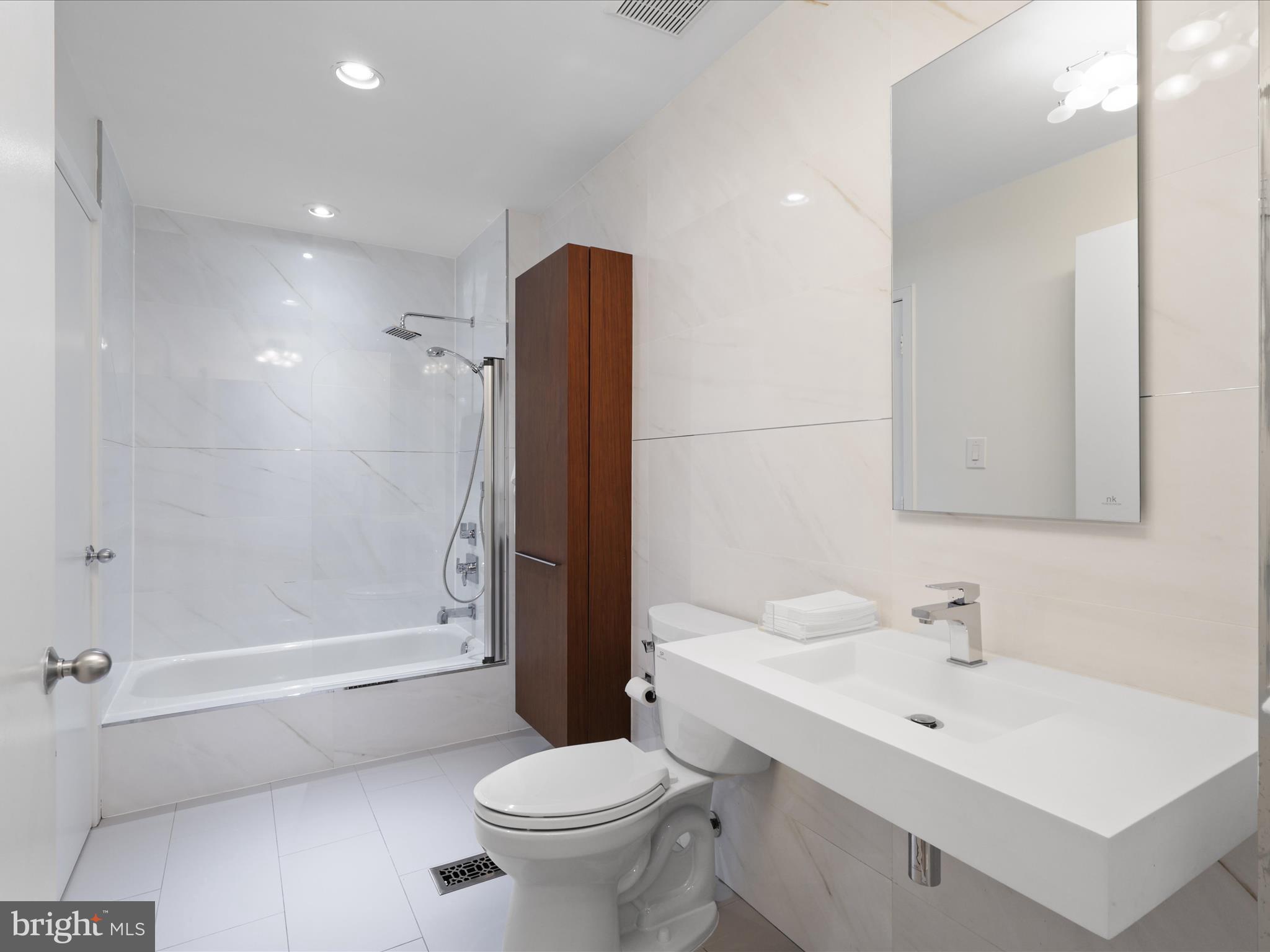 NEWPORT SHORES - Residential