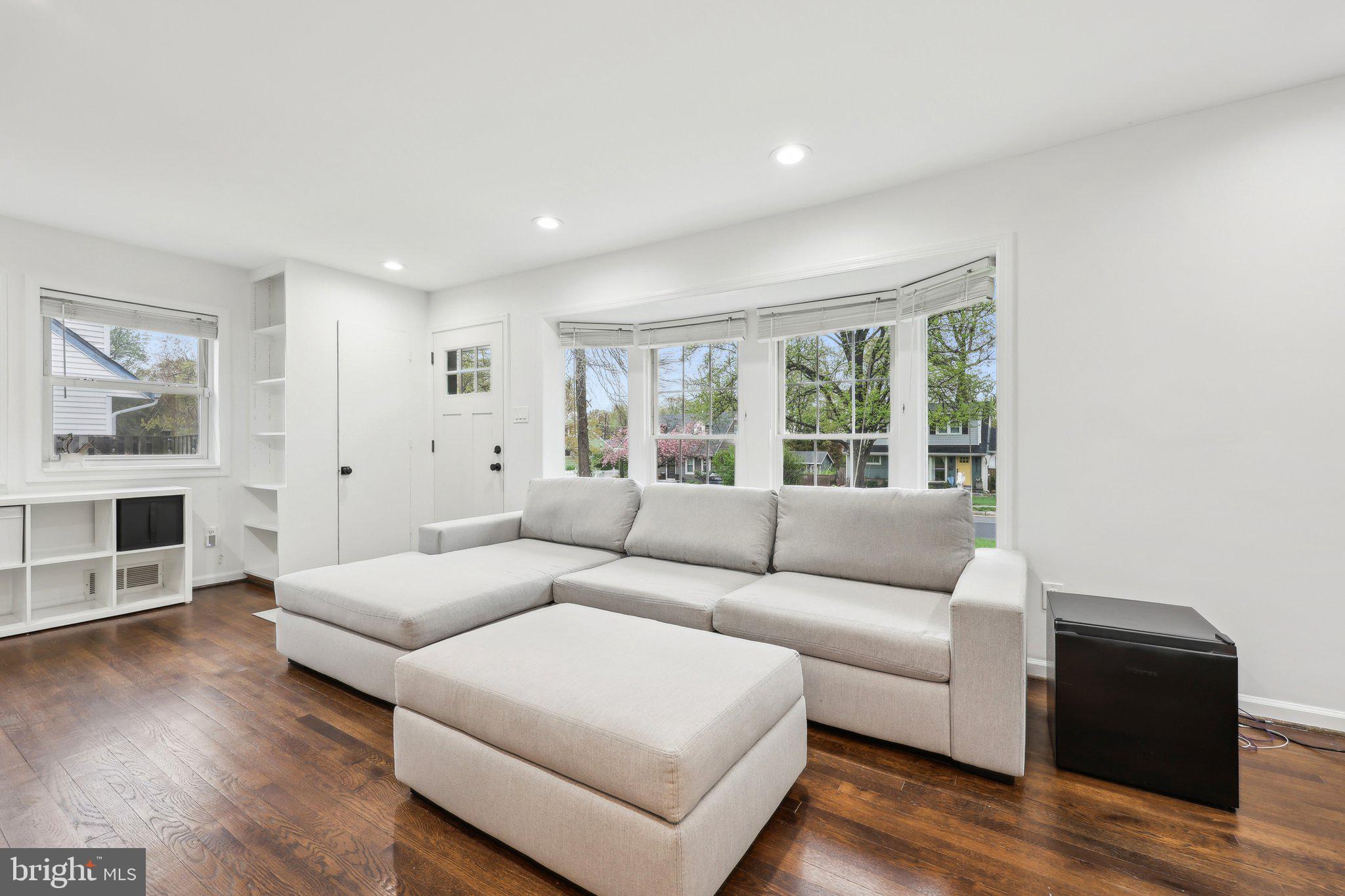 BUCKNELL MANOR - Residential