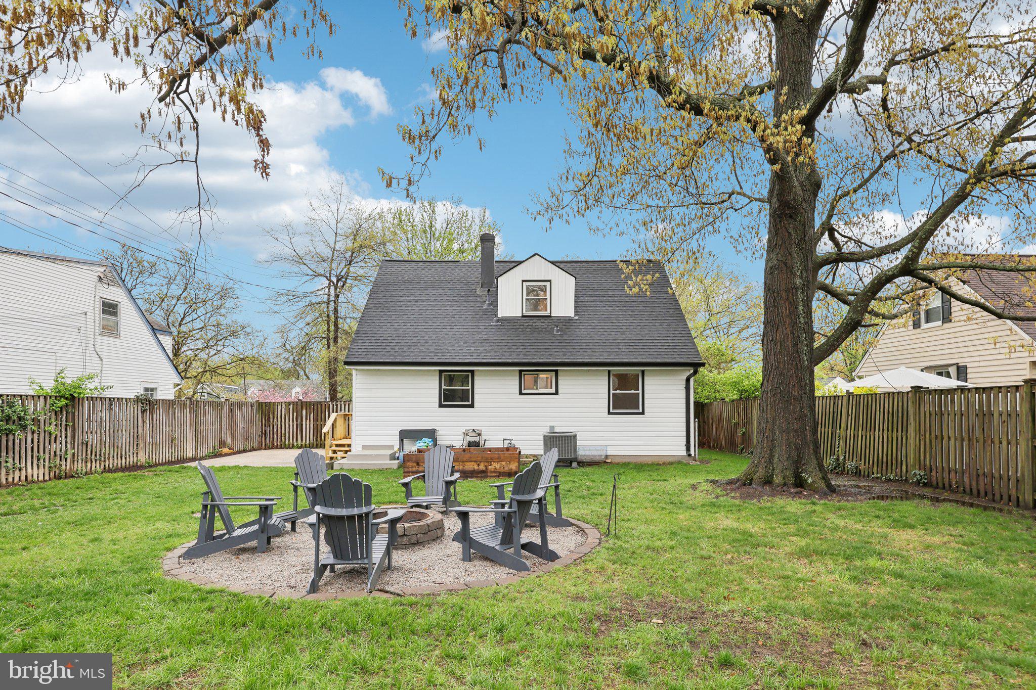 BUCKNELL MANOR - Residential