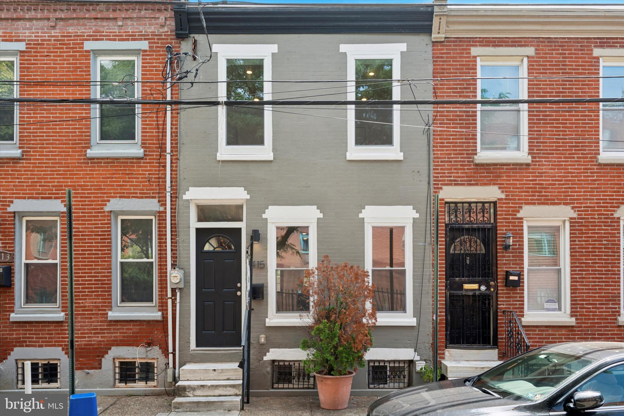 2 Bed | 1.5 Bath | Renovated | Finished Basement | Outdoor Space
Fully renovated about five years ago and freshly painted, this two-bedroom, one-and-a-half-bath home in Point Breeze offers a solid mix of function and updates. Lots of charm with oak floors, exposed brick and built in shelves.
The main level includes a cook’s kitchen with tons of cabinets and granite counters that go for miles, plus direct access to a private outdoor area—great for grilling or dining outside.
Downstairs, the finished basement features built-in bookshelves and room for a workspace, den, or storage. Central air conditioning, a clean layout, and updated systems make this a move-in-ready option.
Located near neighborhood spots like South Philadelphia Tap Room, Chick’s, and just a short distance to Washington Ave, Broad Street, and public transit.