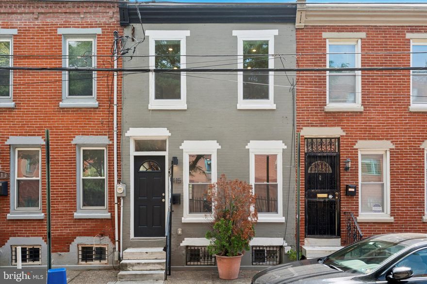 2 Bed | 1.5 Bath | Renovated | Finished Basement | Outdoor Space

Fully renovated about five years ago and freshly painted, this two-bedroom, one-and-a-half-bath home in Point Breeze offers a solid mix of function and updates. Lots of charm with oak floors, exposed brick and built in shelves.

The main level includes a cook’s kitchen with tons of cabinets and granite counters that go for miles, plus direct access to a private outdoor area—great for grilling or dining outside.

Downstairs, the finished basement features built-in bookshelves and room for a workspace, den, or storage. Central air conditioning, a clean layout, and updated systems make this a move-in-ready option.

Located near neighborhood spots like South Philadelphia Tap Room, Chick’s, and just a short distance to Washington Ave, Broad Street, and public transit.