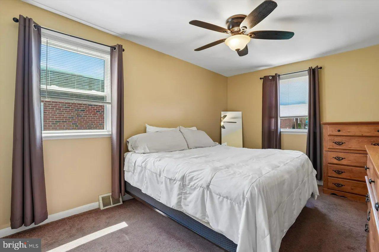 8556 CASTOR AVENUE