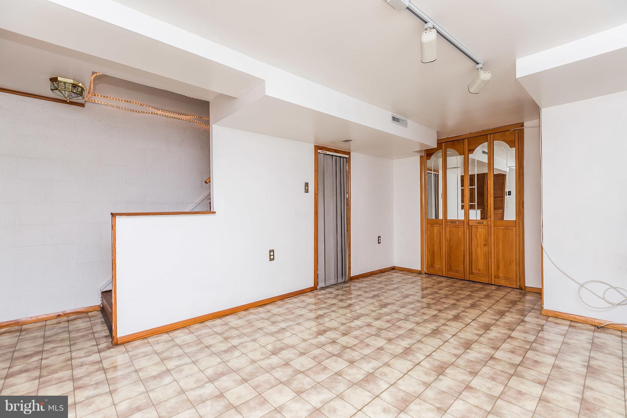 EASTWOOD - Residential