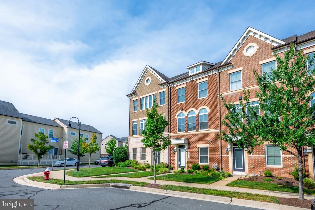 ONE LOUDOUN - Residential Lease
