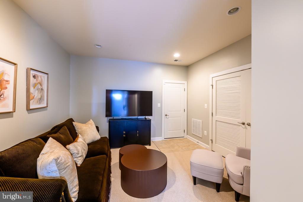 ONE LOUDOUN - Residential Lease