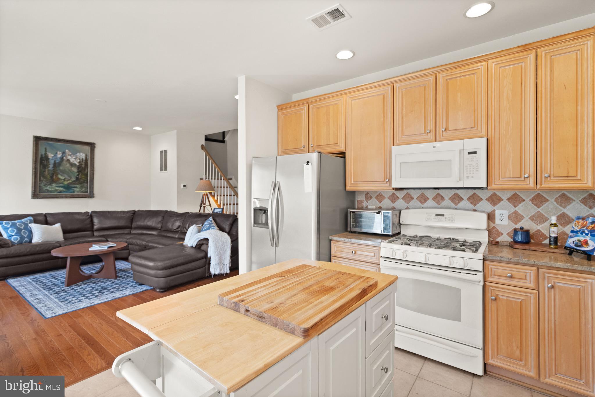 5652 WHEELWRIGHT WAY