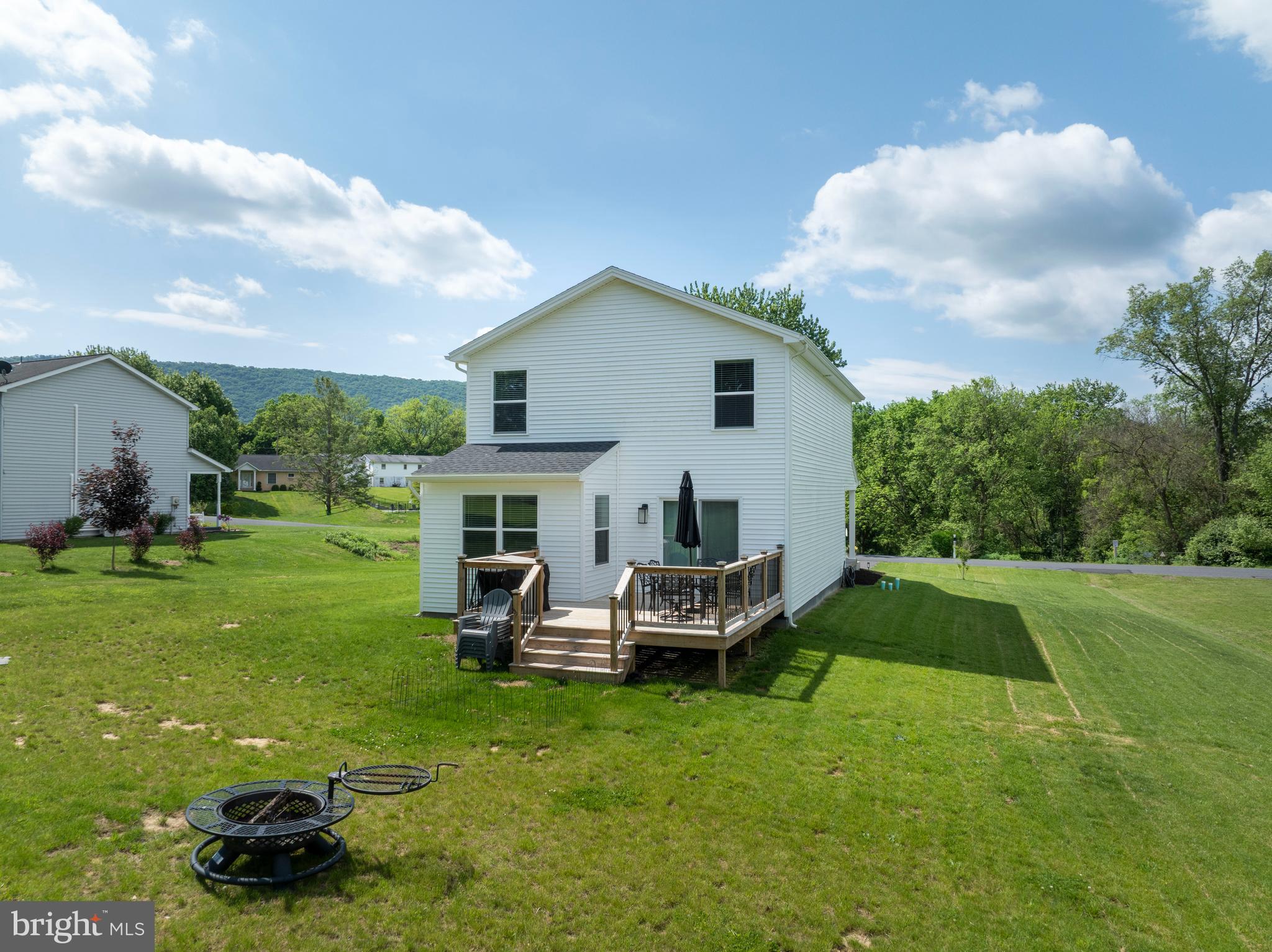COLONIAL HILLS - Residential