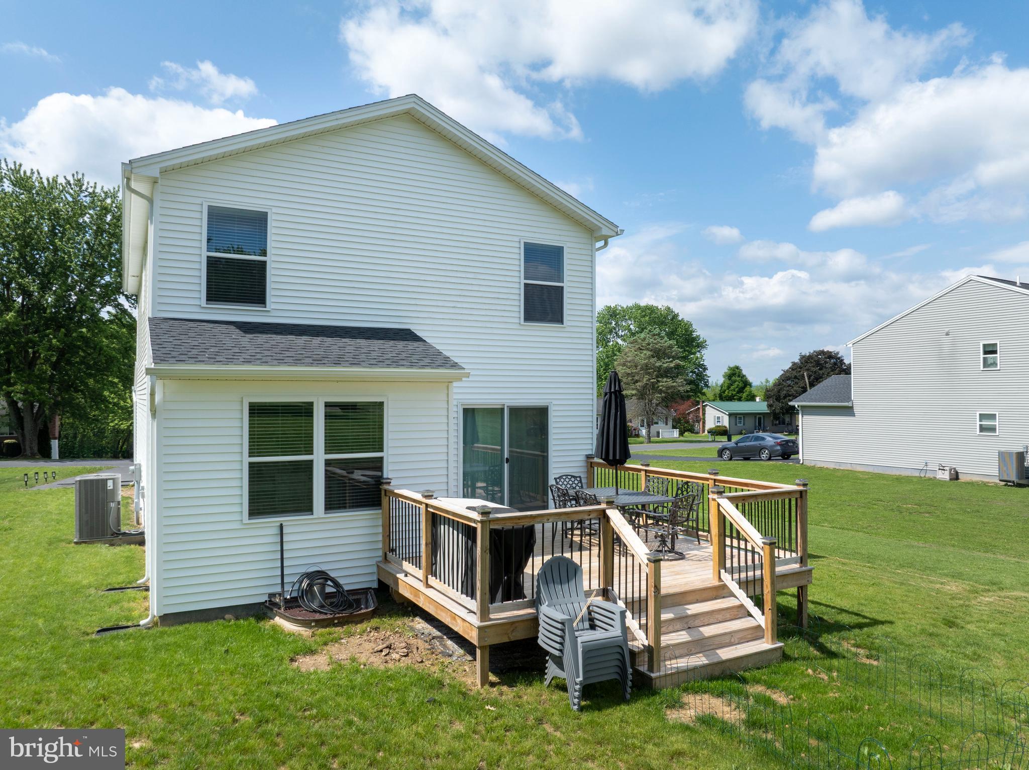 COLONIAL HILLS - Residential