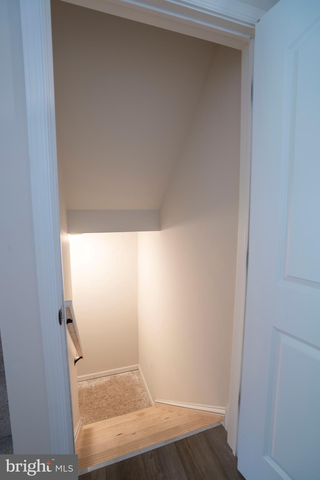 COLONIAL HILLS - Residential