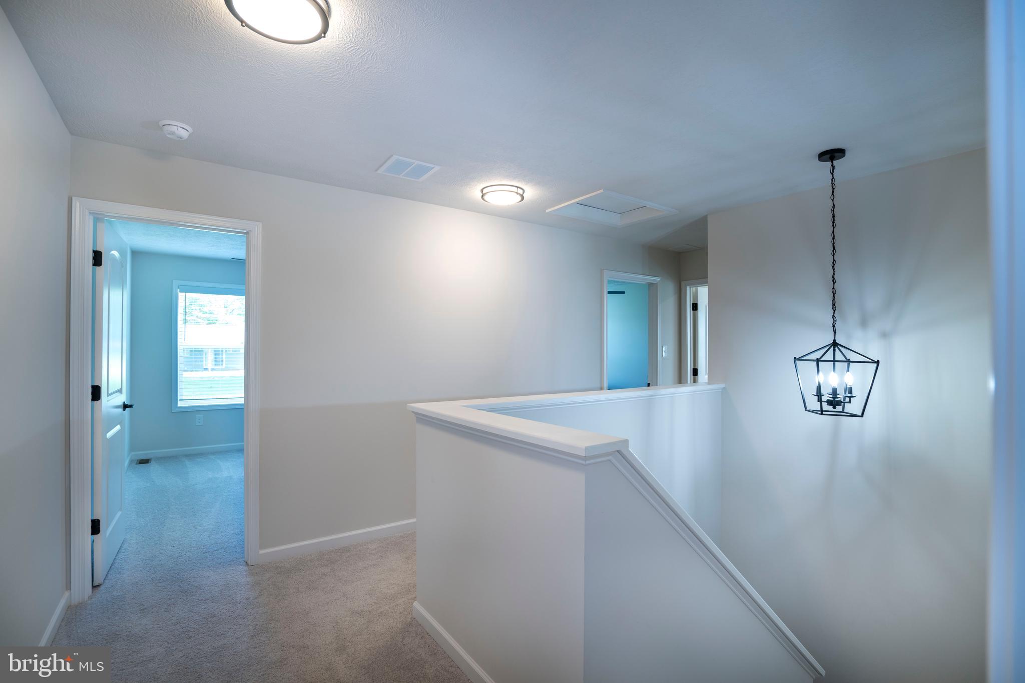 COLONIAL HILLS - Residential
