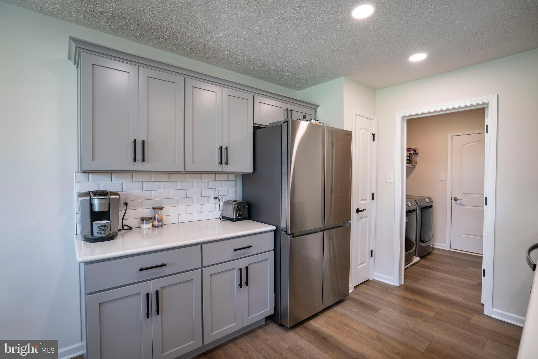 COLONIAL HILLS - Residential