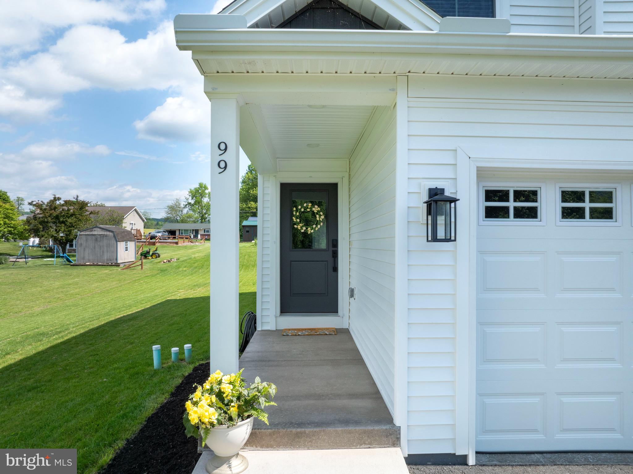 COLONIAL HILLS - Residential