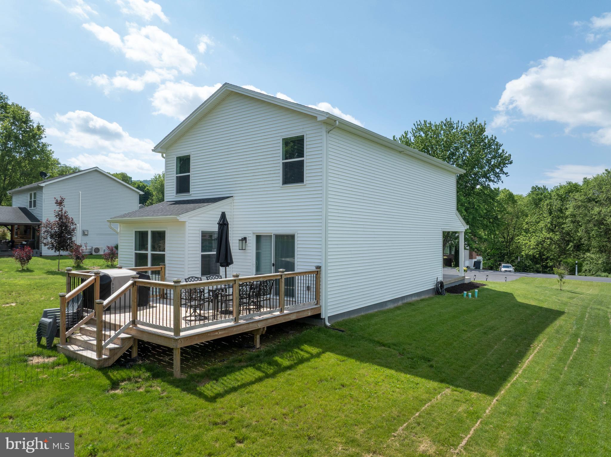 COLONIAL HILLS - Residential