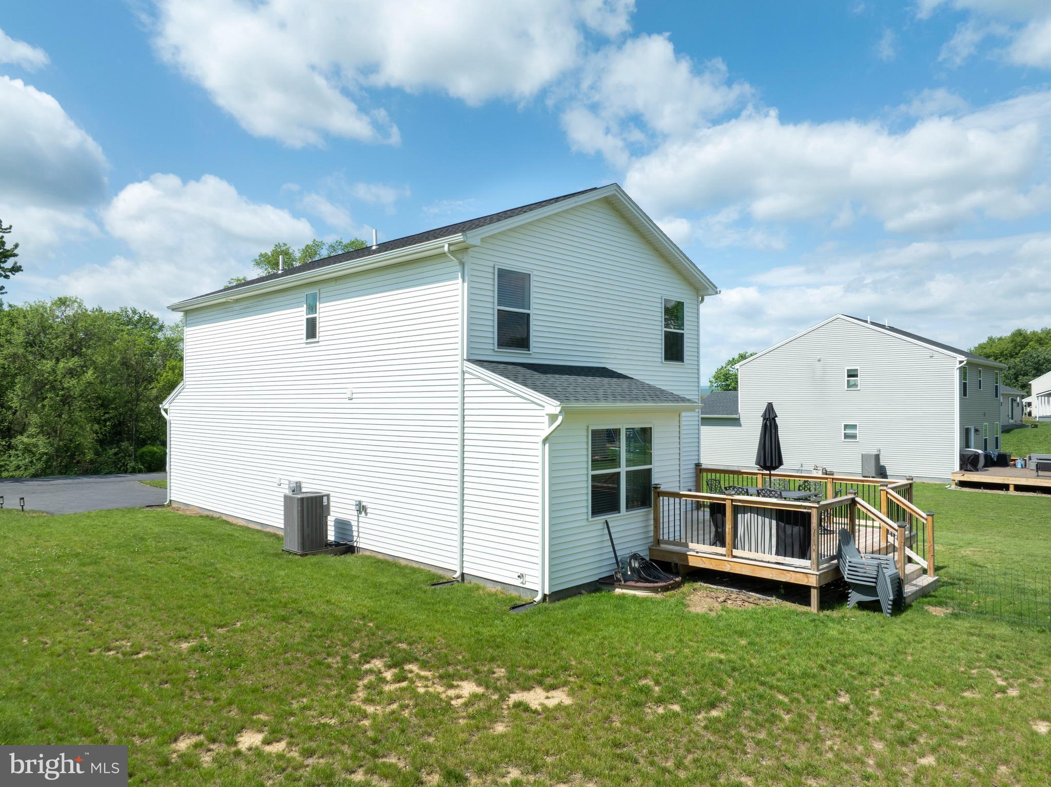 COLONIAL HILLS - Residential