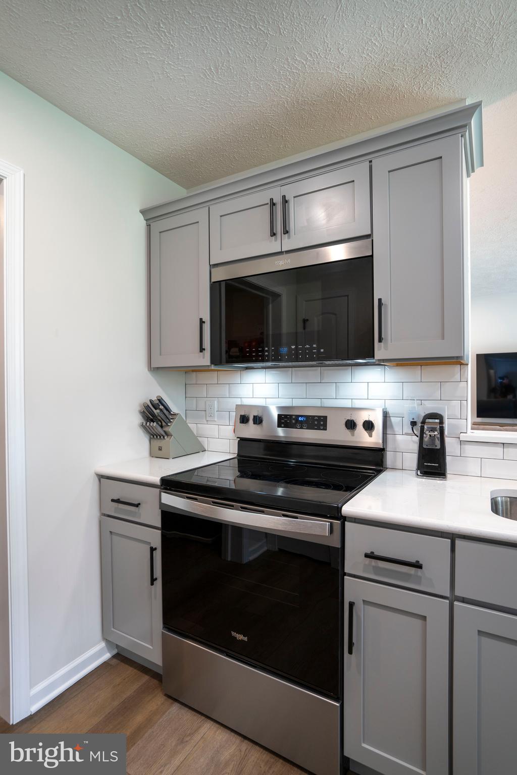 COLONIAL HILLS - Residential