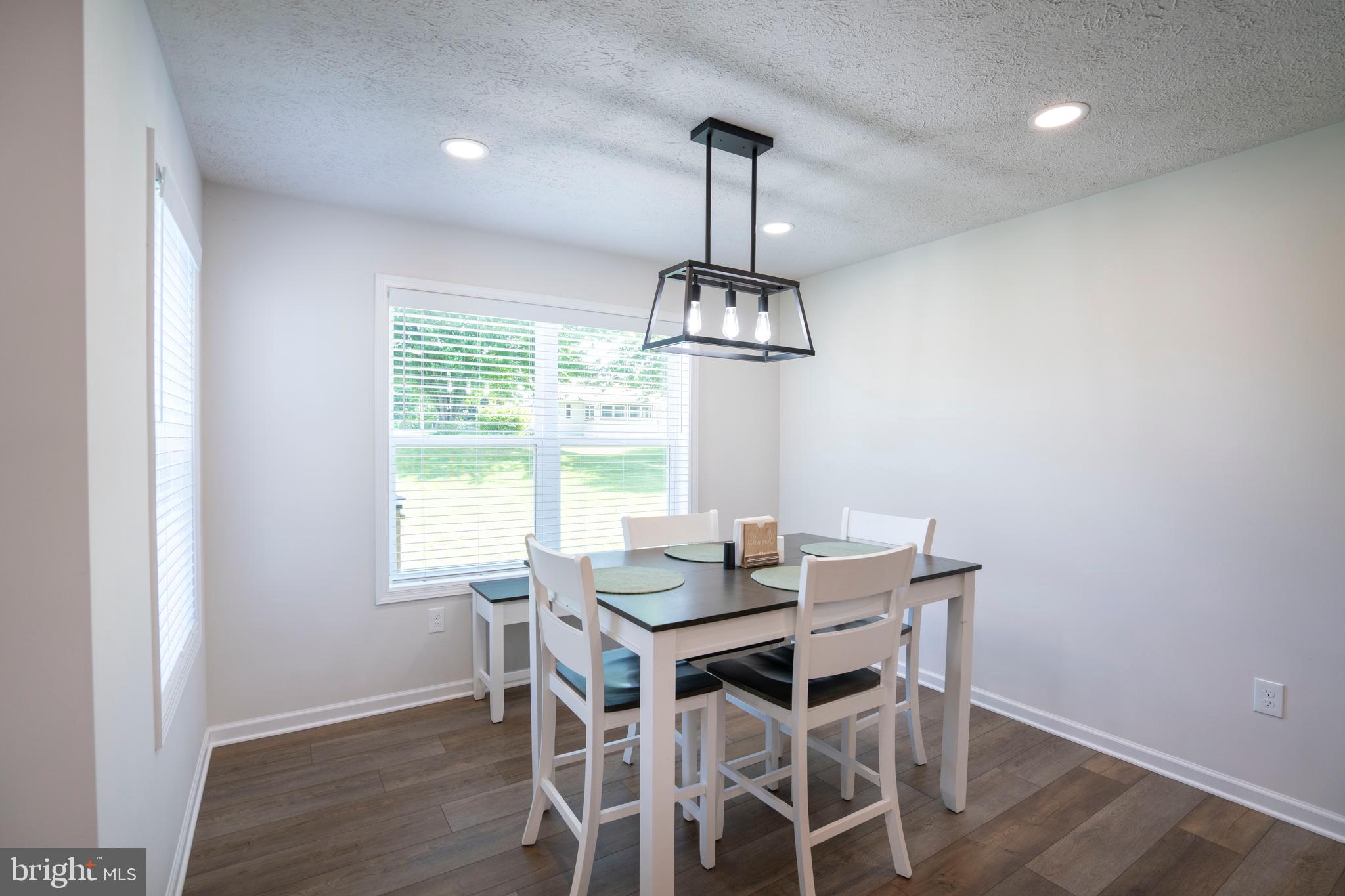 COLONIAL HILLS - Residential