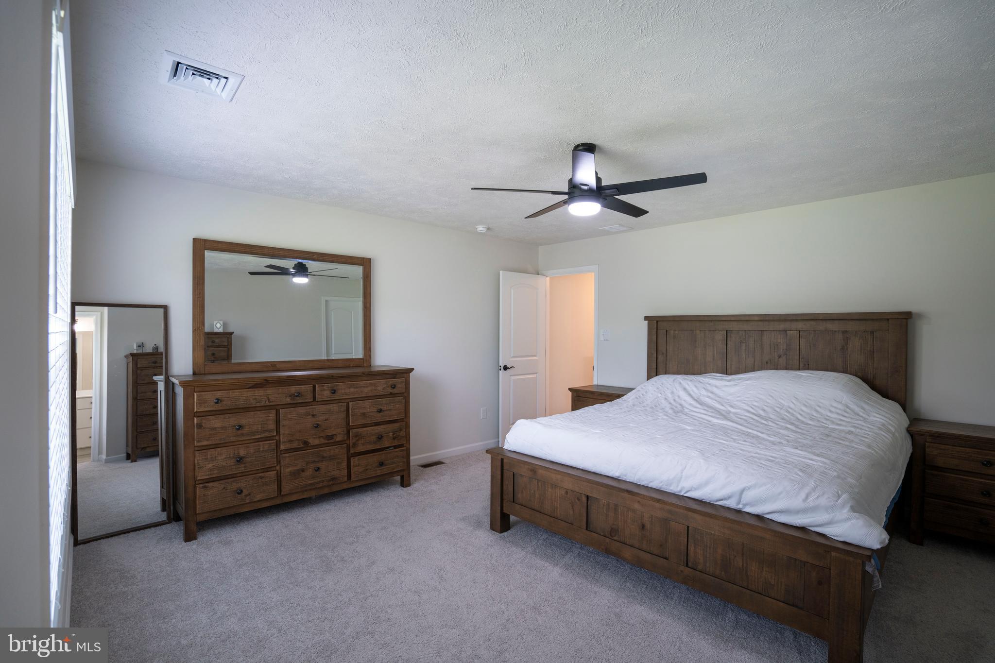 COLONIAL HILLS - Residential