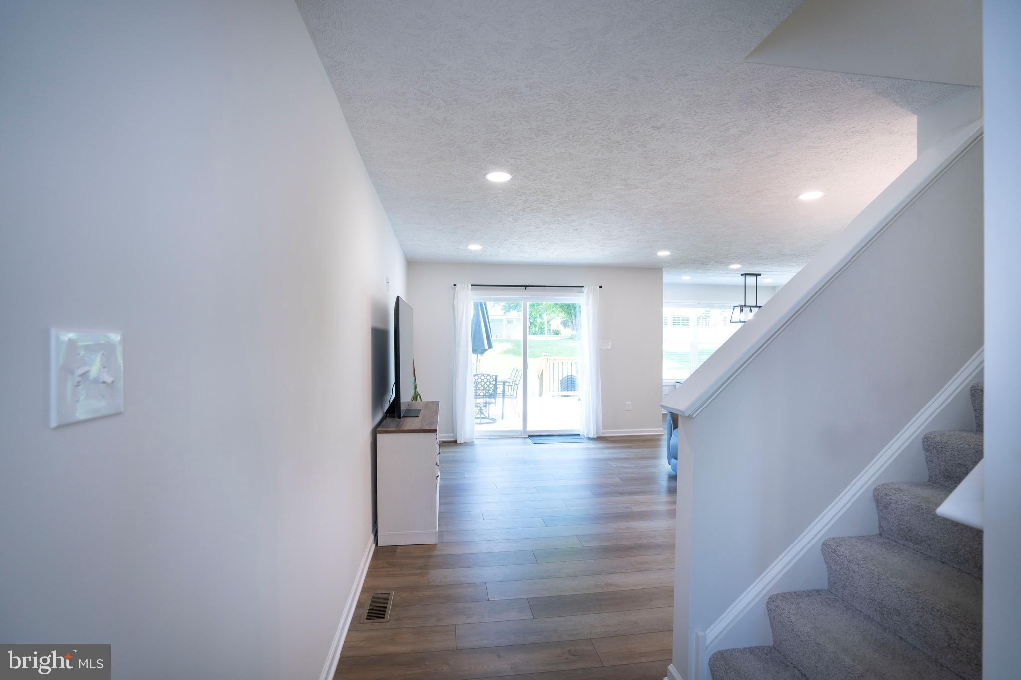 COLONIAL HILLS - Residential