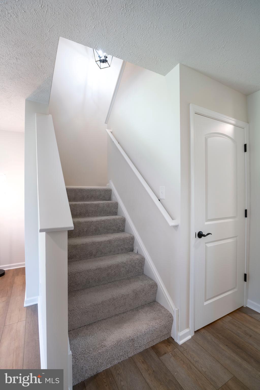 COLONIAL HILLS - Residential