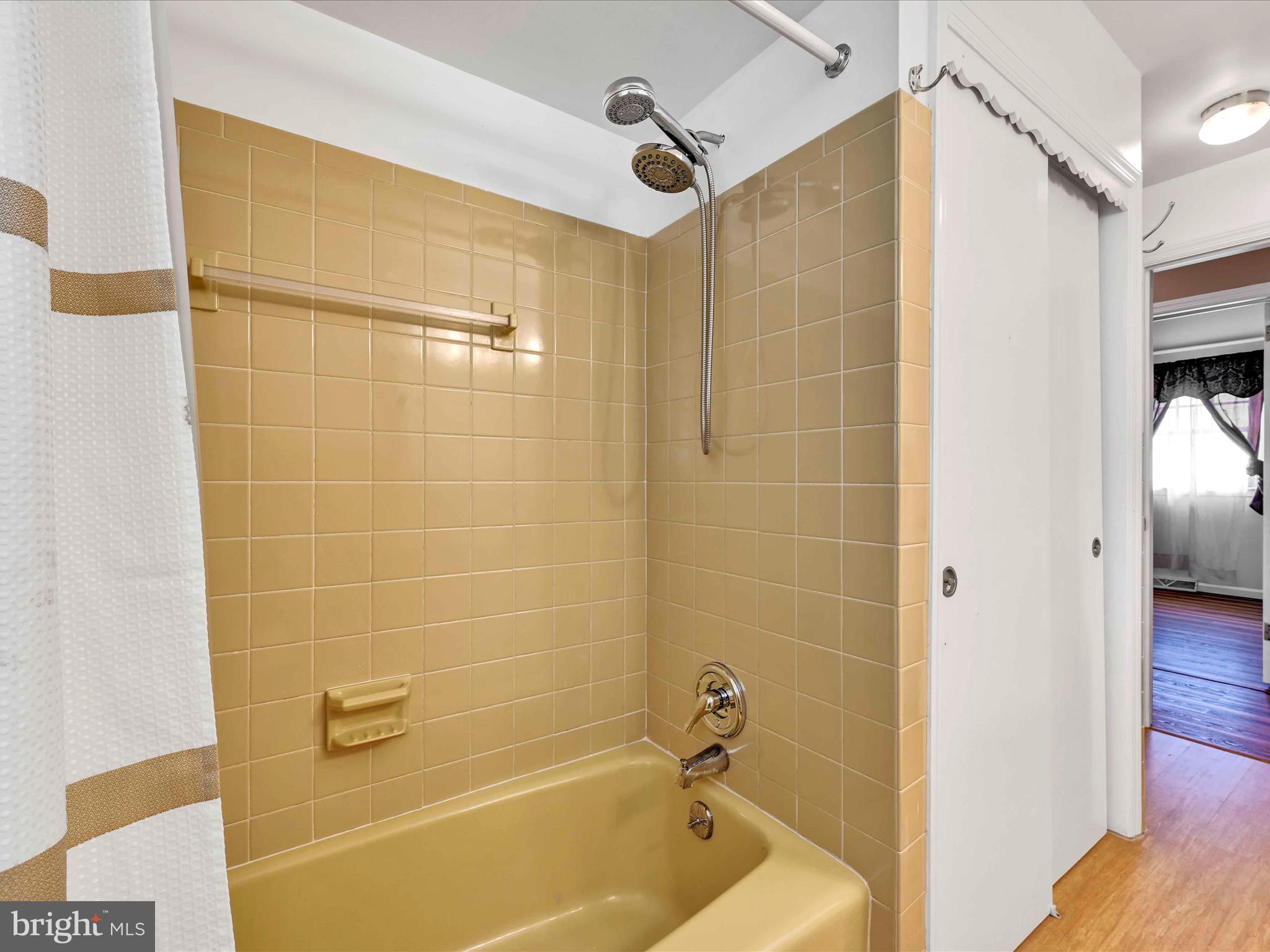 LINVILLE CIRCLE - Residential