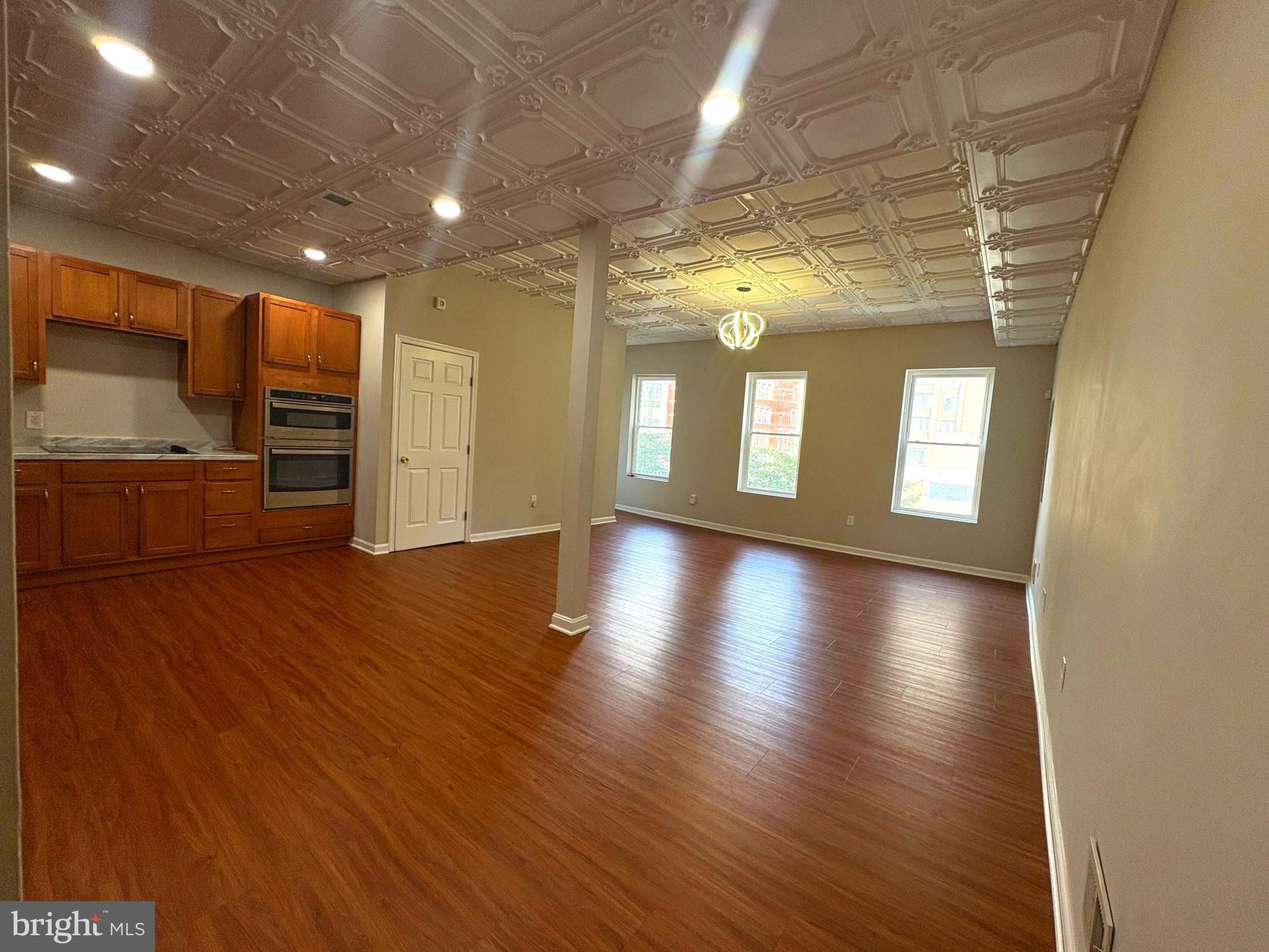 DOWNTOWN - Residential Lease