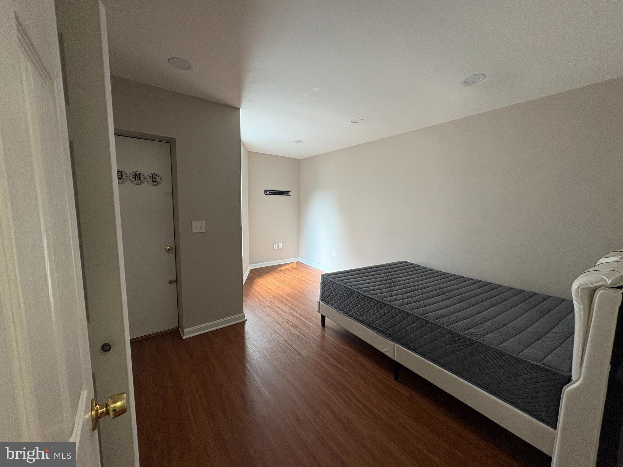 DOWNTOWN - Residential Lease