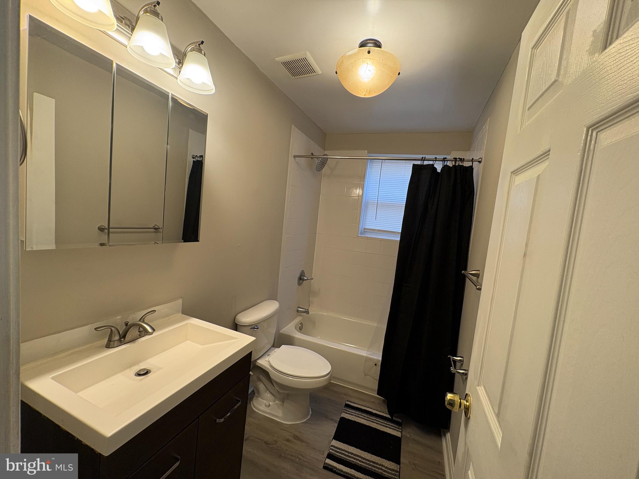 DOWNTOWN - Residential Lease