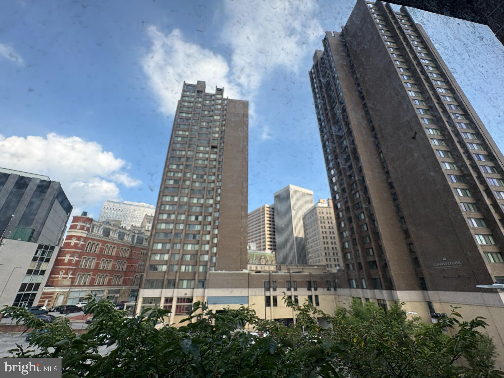 DOWNTOWN - Residential Lease