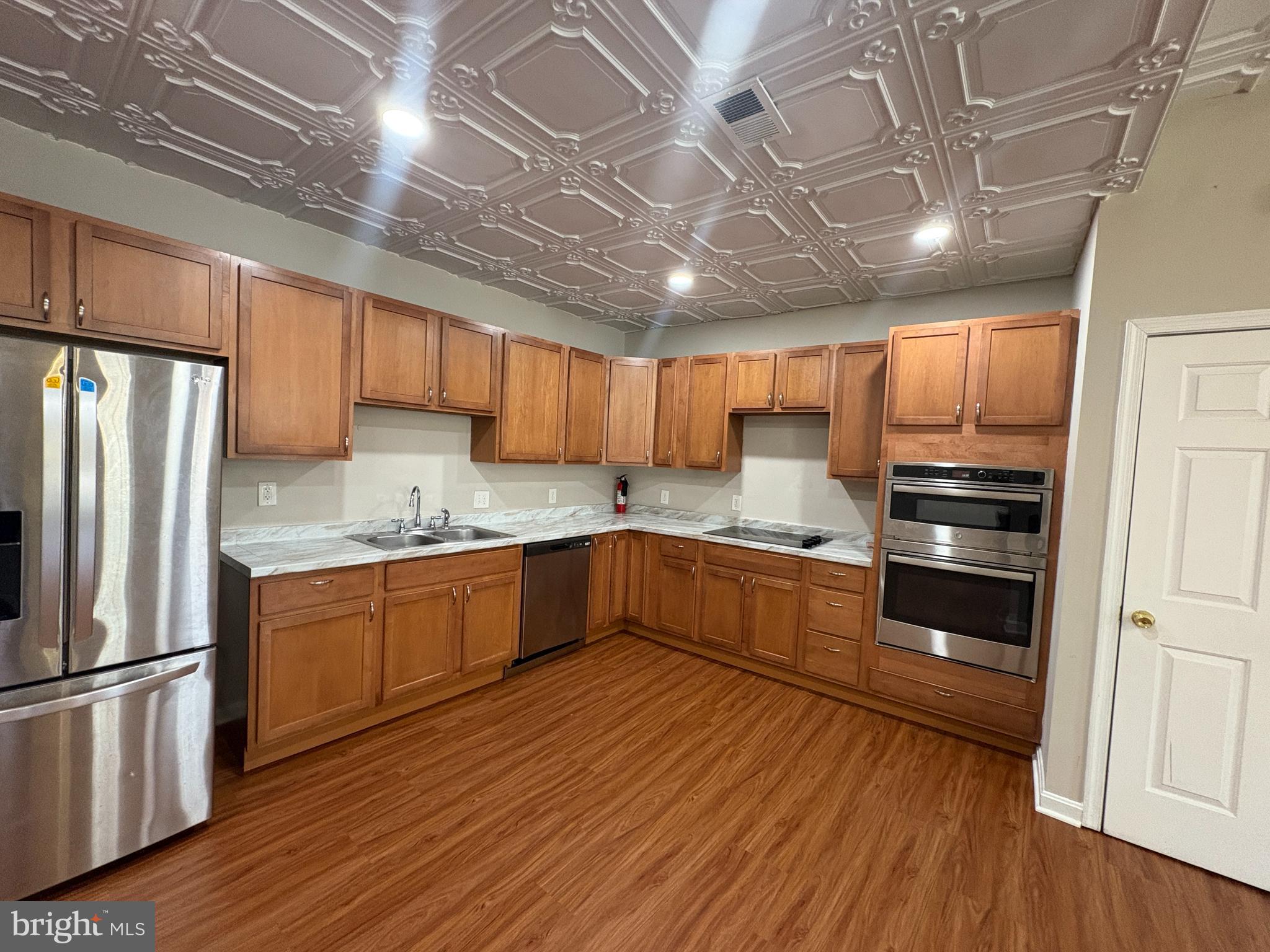 DOWNTOWN - Residential Lease