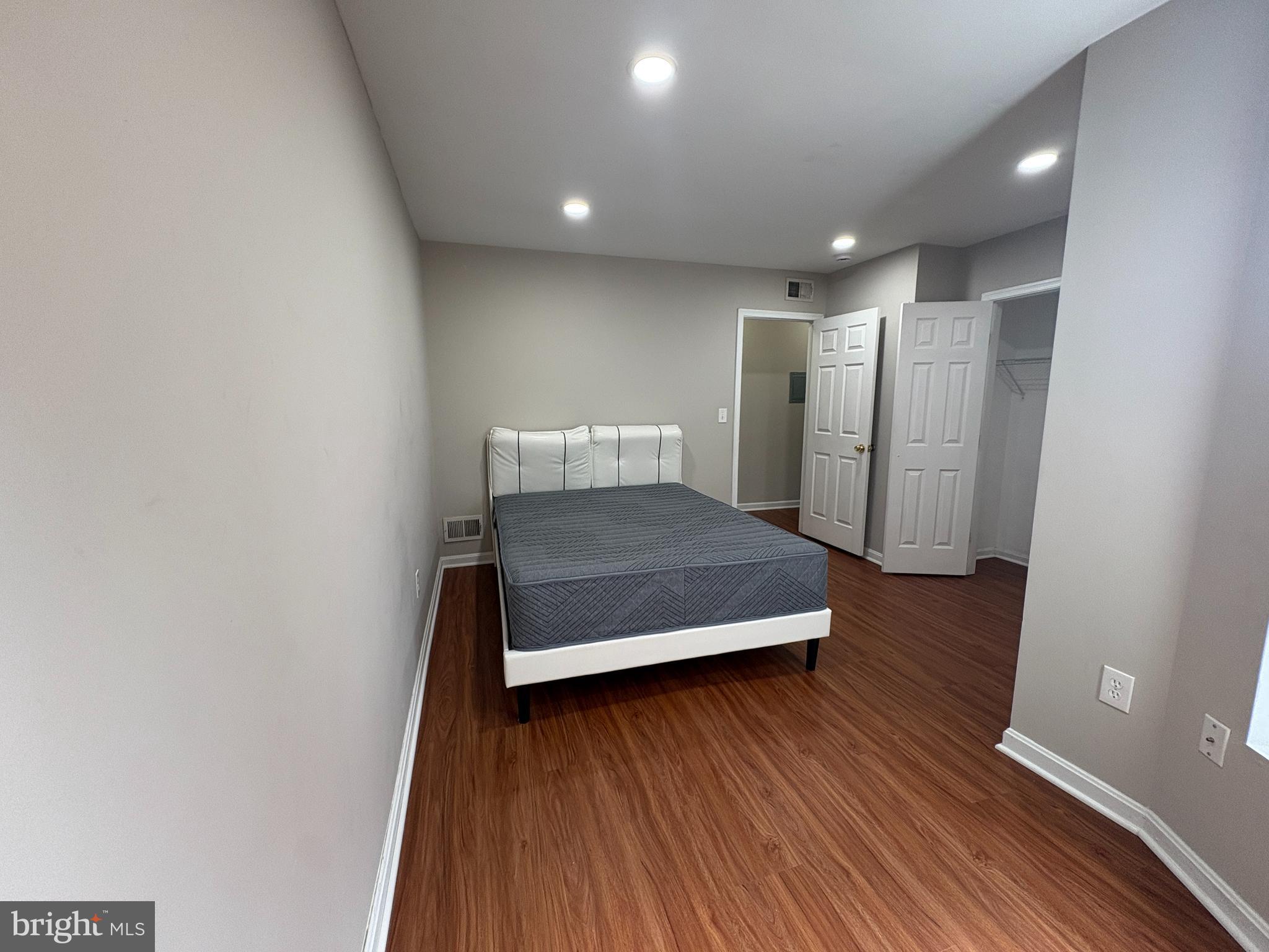 DOWNTOWN - Residential Lease